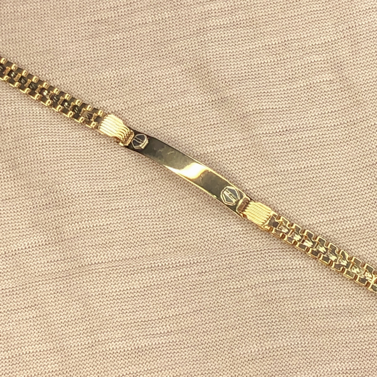 Esclava Tejido Rolex Oro 10k, Placa Lisa con tornillos 14 cm Largo, Ancho 4 mm Oro 10k - Infiniti Joyas