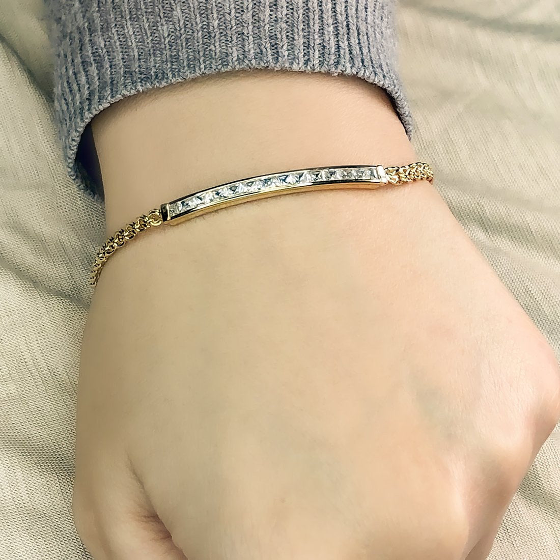 Esclava China Placa con Zirconias, 19 cm Largo, Ancho 3.5 mm, Oro 10k - Infiniti Joyas