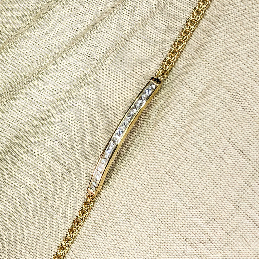 Esclava China Placa con Zirconias, 19 cm Largo, Ancho 3.5 mm, Oro 10k - Infiniti Joyas