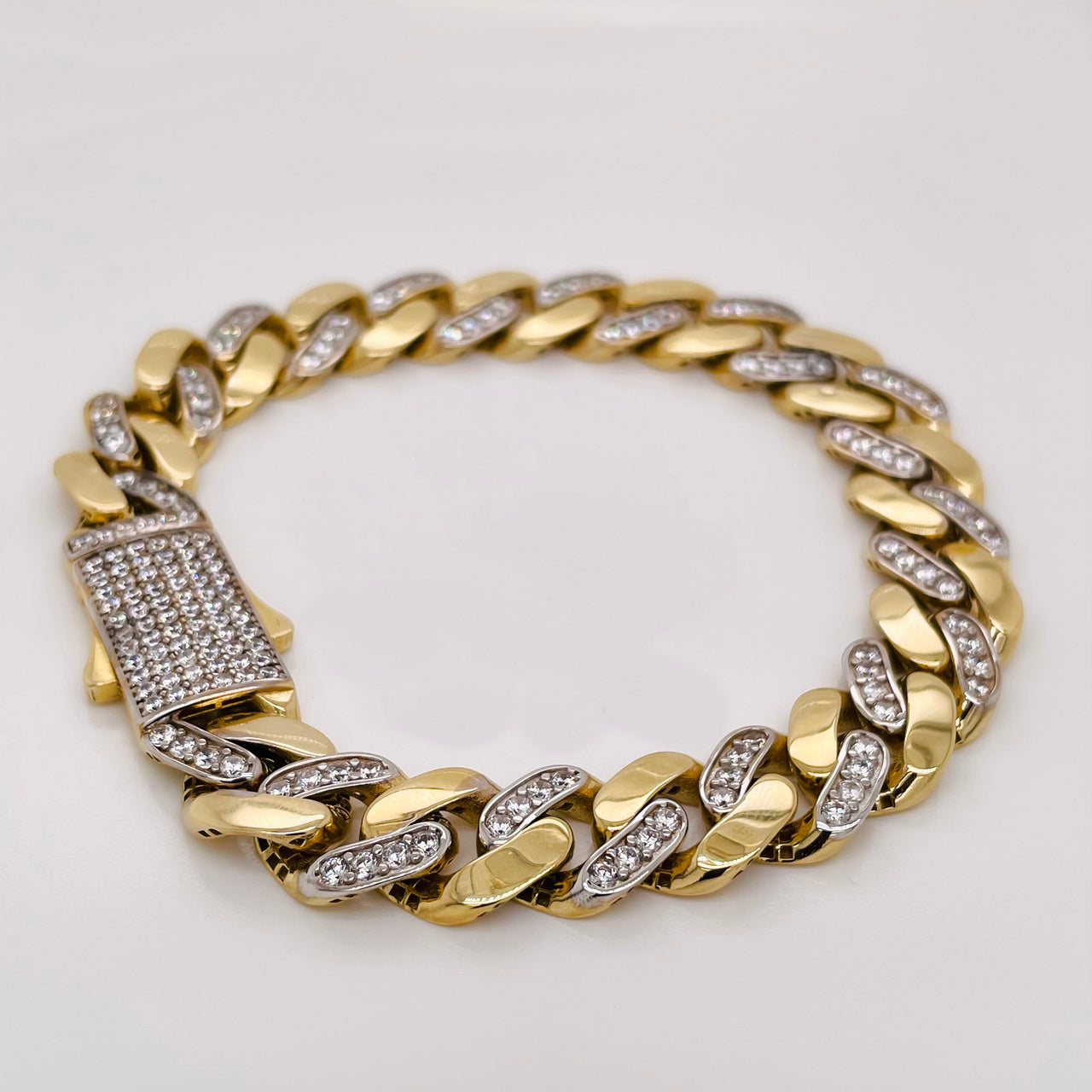 Pulso Oro 10k - Cubana Cerrada con Zirconia de 21 cm, Ancho 11.5 mm