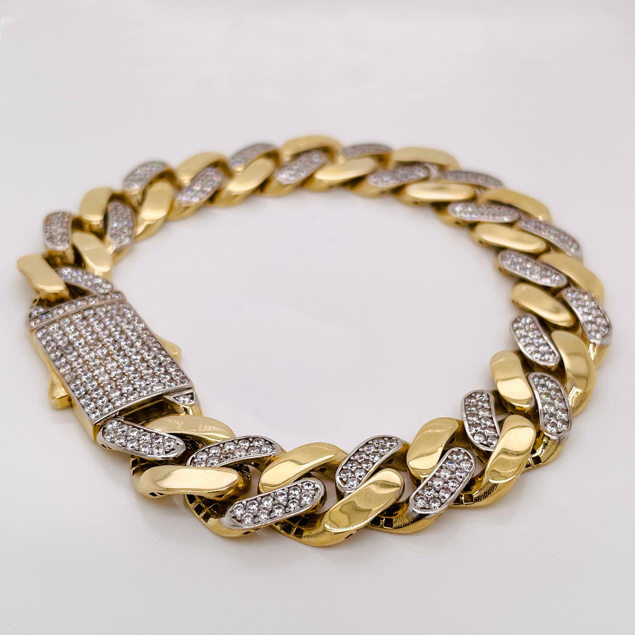 Pulso Oro 10k - Cubana Cerrada con Zirconia de 22.5 cm, Ancho 13.5 mm