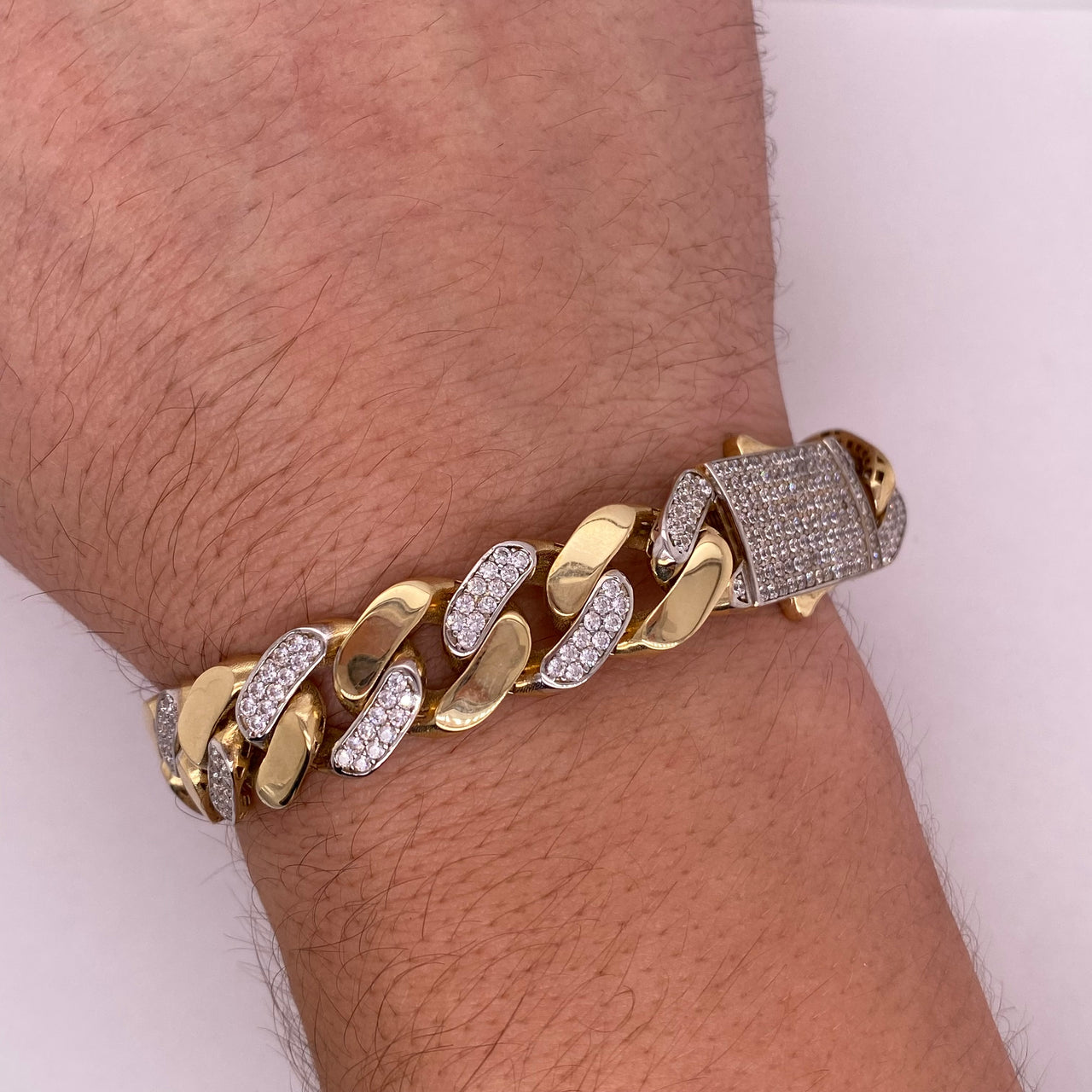Pulso Oro 10k - Cubana Cerrada con Zirconia de 22.5 cm, Ancho 13.5 mm