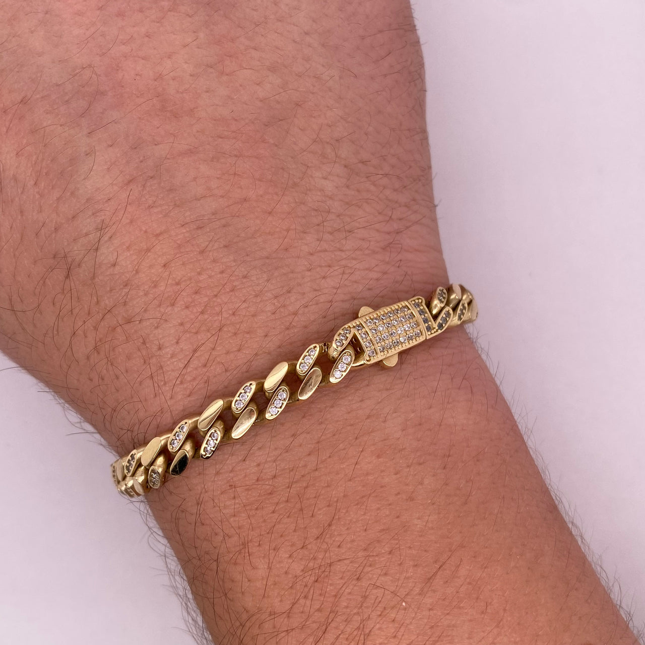 Esclava Oro 10k - Barbada con Placa con Zirconias, 21.5 cm Largo