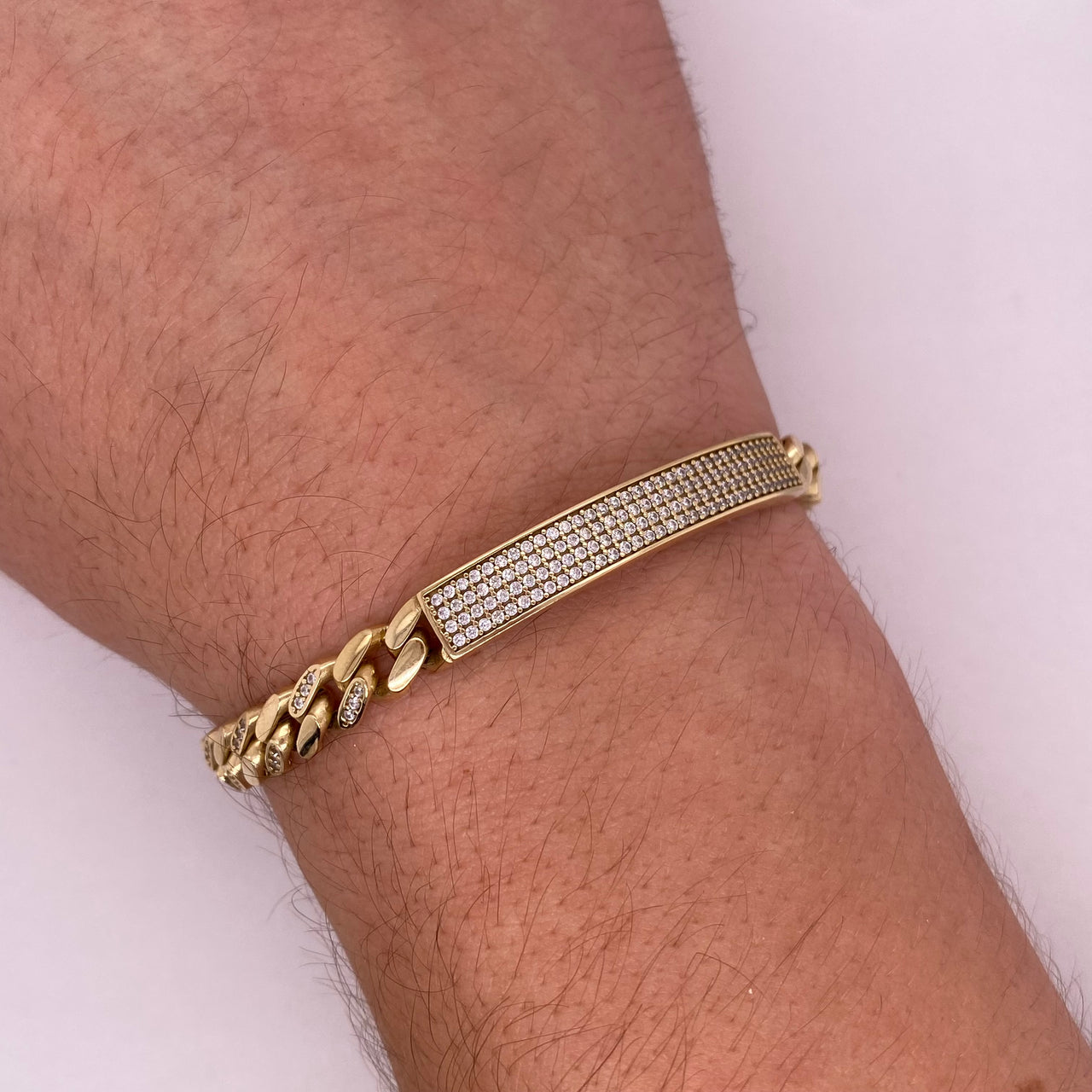 Esclava Oro 10k - Barbada con Placa con Zirconias, 21.5 cm Largo