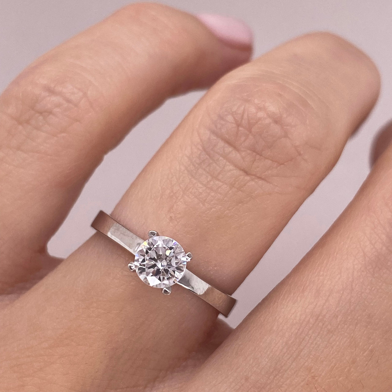 Anillo Oro Blanco 14k - Solitario Zirconia Central 5 mm