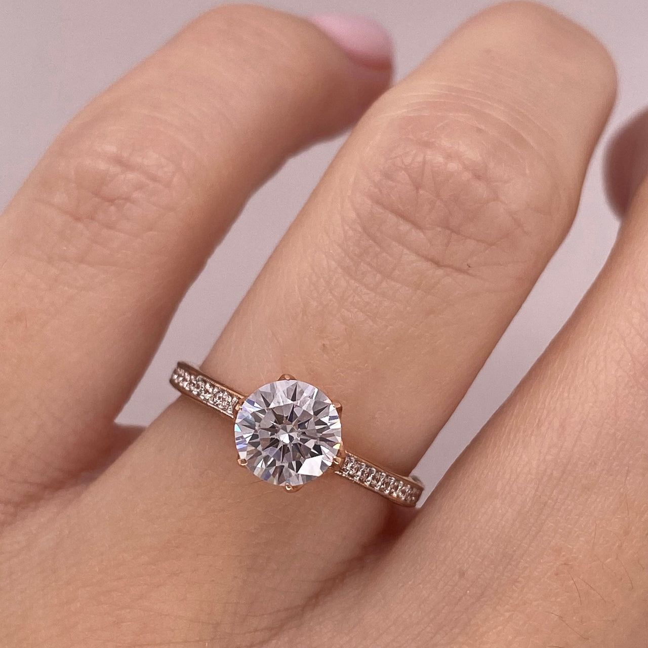 Anillo Oro Rosa 14k, Pavé Zirconia Central 6.5 mm