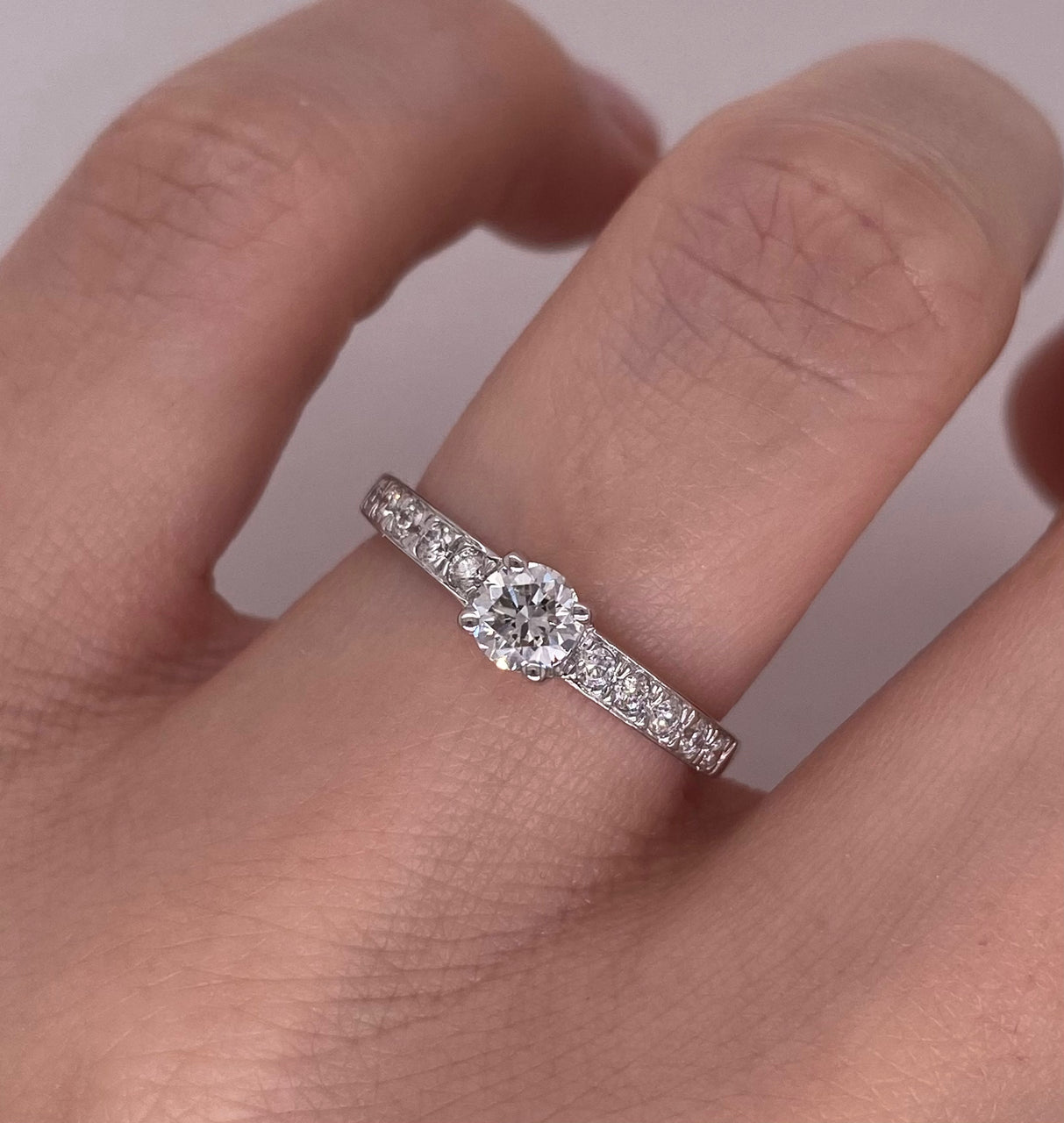 Anillo Oro Blanco 14k - Pavé con Diamante Natural 0.47 CTW