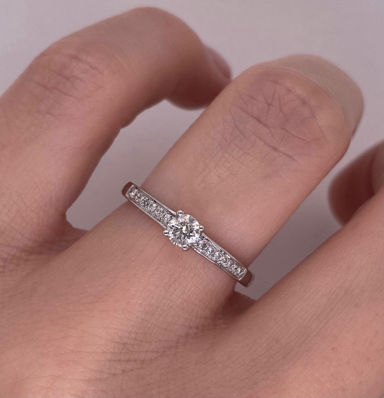 Anillo Oro Blanco 14k - Pavé Diamante Natural 0.25 CTW