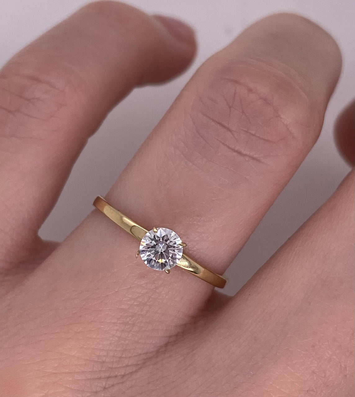 Anillo Oro 10k, Solitario con Zirconia de 4.20 mm