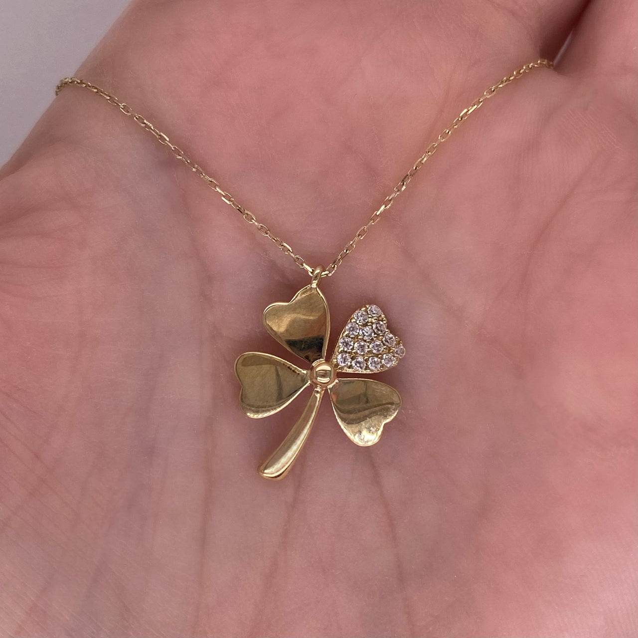 Gargantilla Oro 10k - Hoja de la Suerte con Zirconias