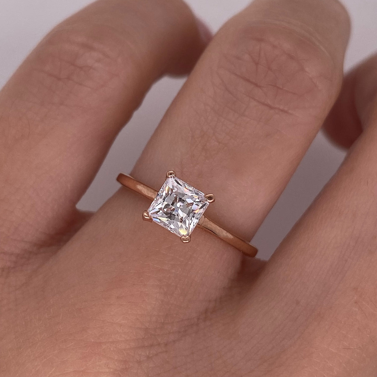 Anillo Oro Rosa 10k, Zirconia Princess de 5 mm