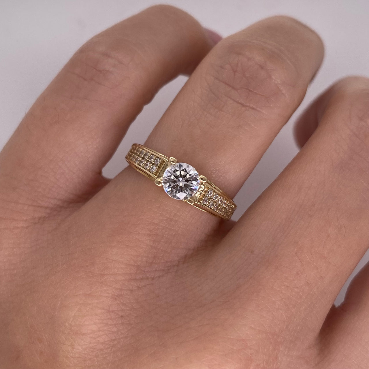 Anillo Oro 10k, Doble Pavé Zirconia Central 5 mm