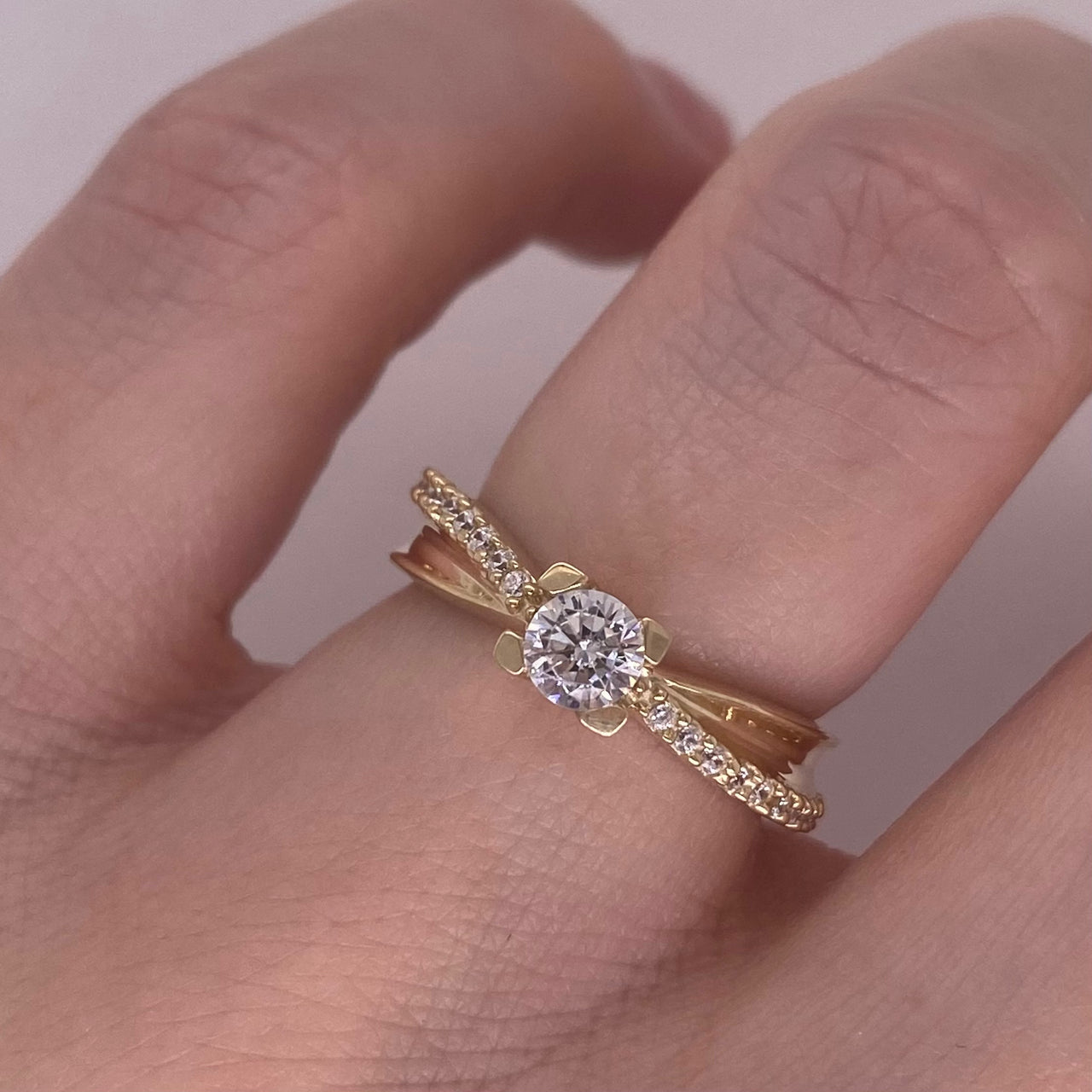 Anillo Oro 10k - Pavé Cruzado Zirconia 4 mm