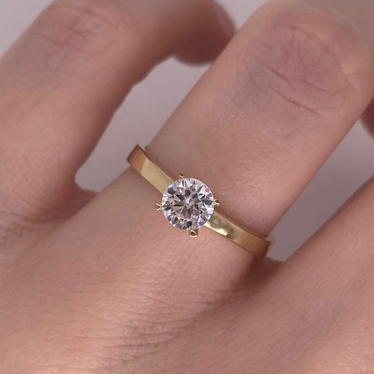 Anillo Oro 14k - Solitario Zirconia Central 5 mm