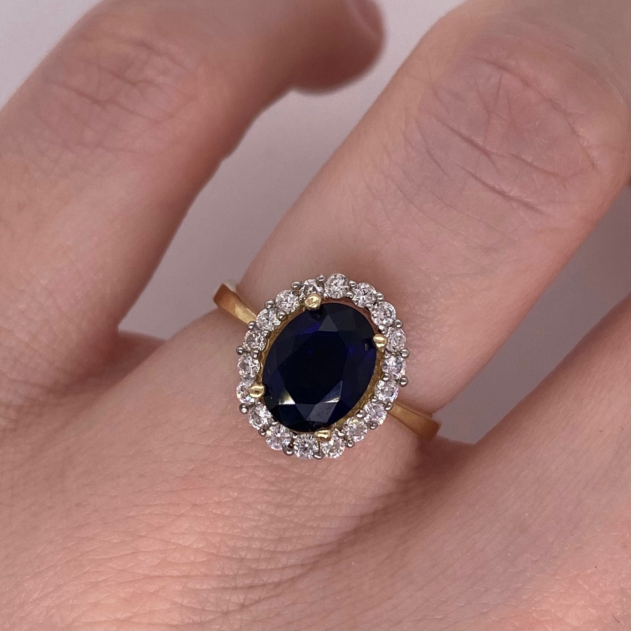 Anillo Oro 10k, Halo con Zafiro 8x6 mm