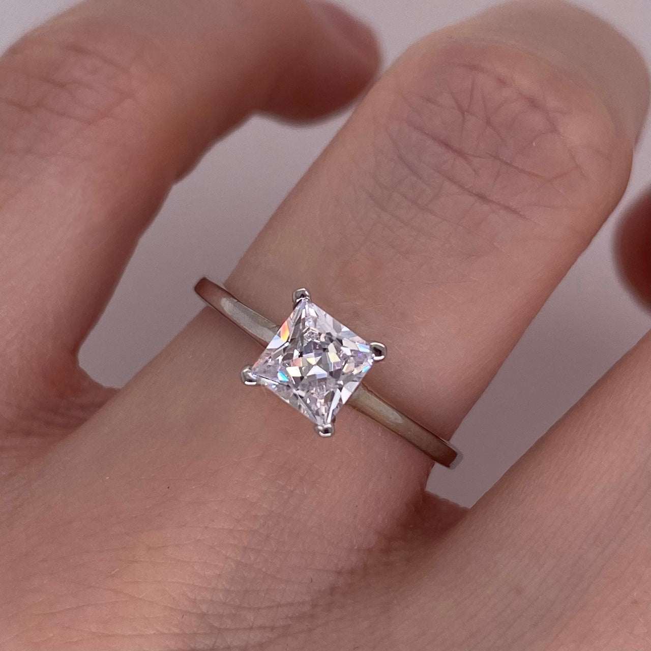 Anillo Oro Blanco 14k - Zirconia Princess de 5 mm