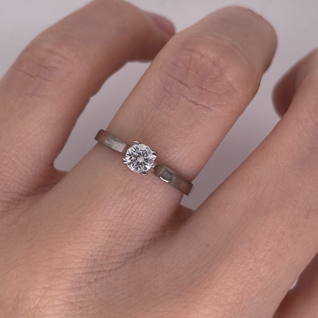 Anillo Oro Blanco 10k, Solitario Zirconia 4 mm