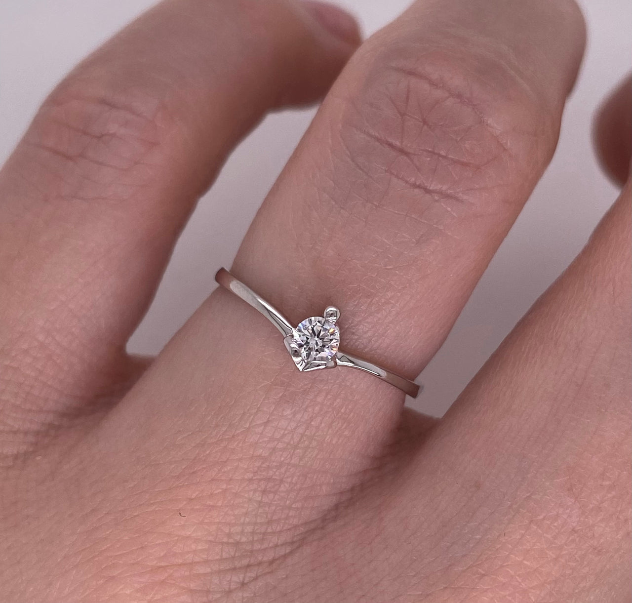 Anillo Oro Blanco 10k - Zirconia de 3 mm