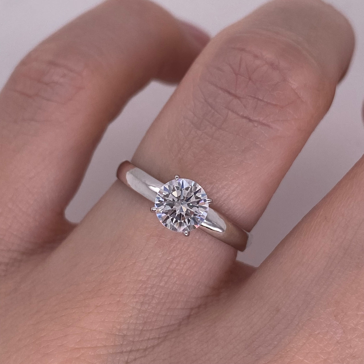 Anillo Oro Blanco 10k, Zirconia de 5.50 mm