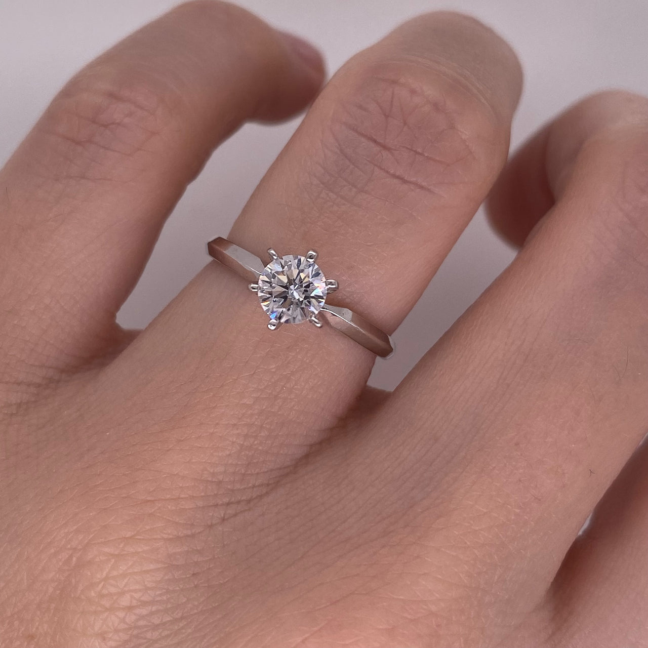 Anillo Oro Blanco 10k, Zirconia de 5 mm