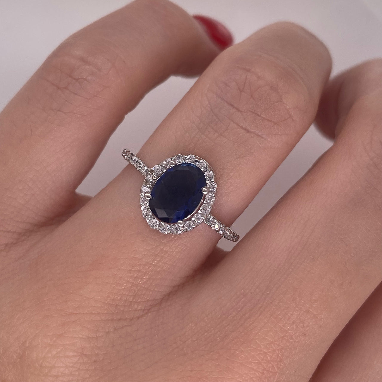 Anillo Oro Blanco 14k - Halo Zafiro Zirconia con Laterales