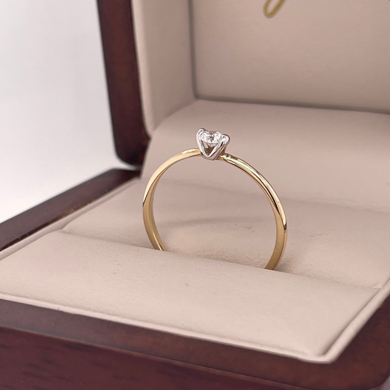 Anillo Solitario Oro 14k - Diamante Natural de 0.10 CT