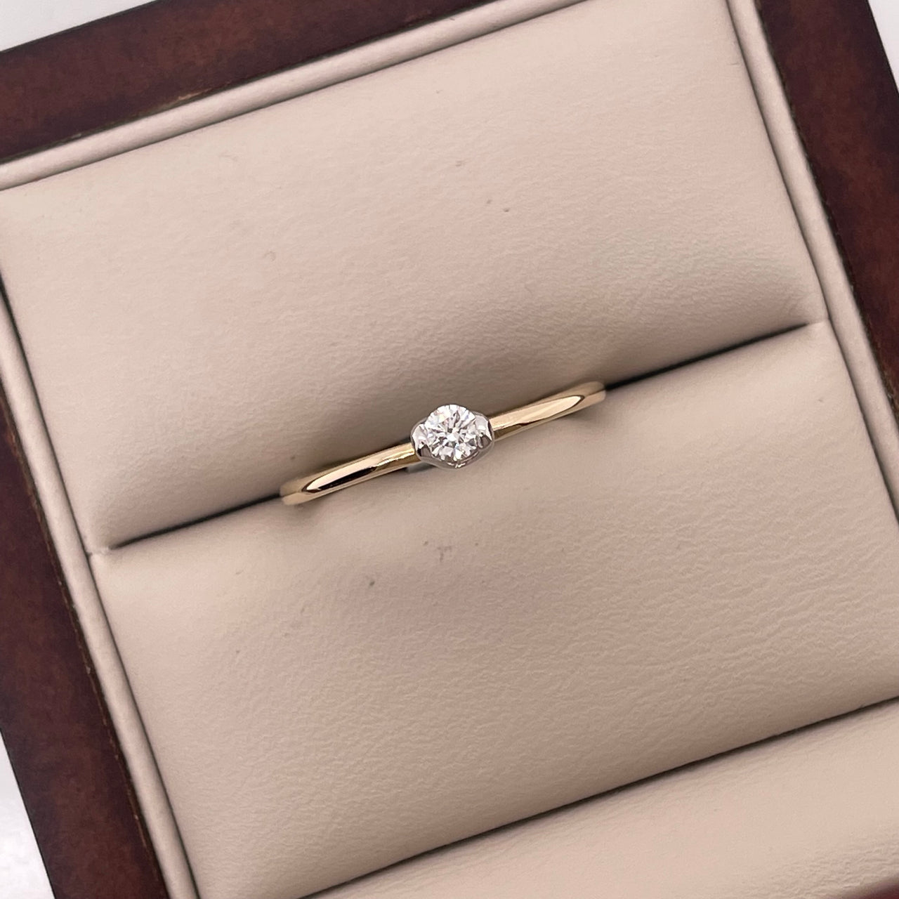 Anillo Solitario Oro 14k - Diamante Natural de 0.10 CT
