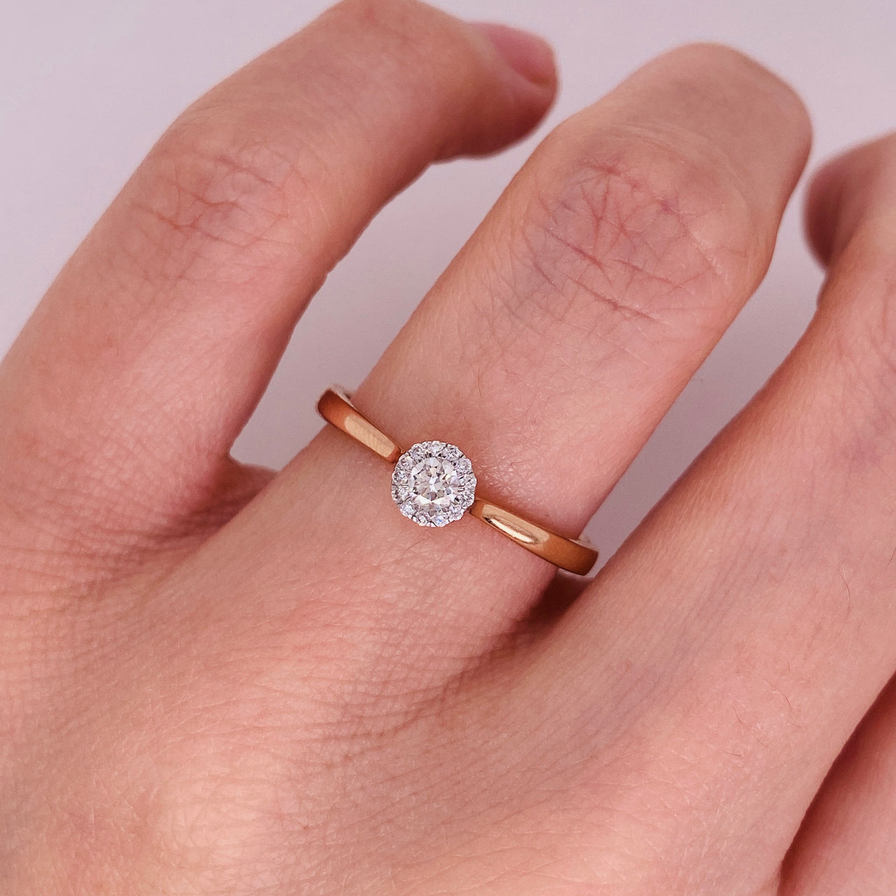 Anillo Oro Rosa 14k - Halo con Diamante Natural 0.14 CTW