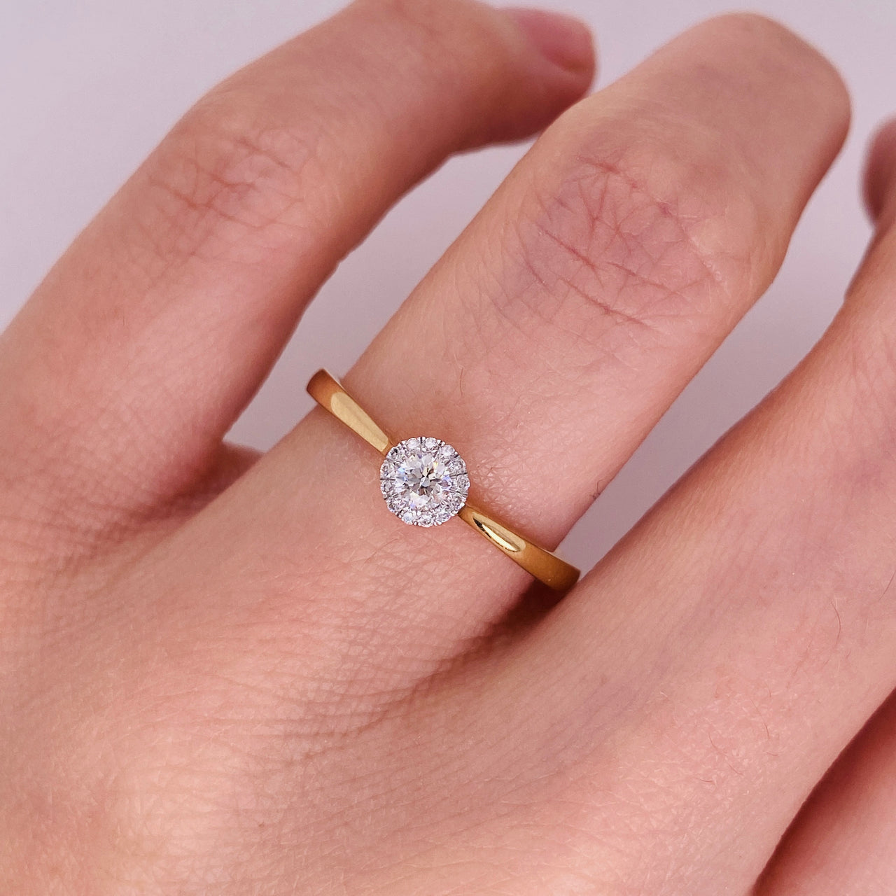 Anillo Oro 14k - Halo con Diamante Natural 0.14 CTW