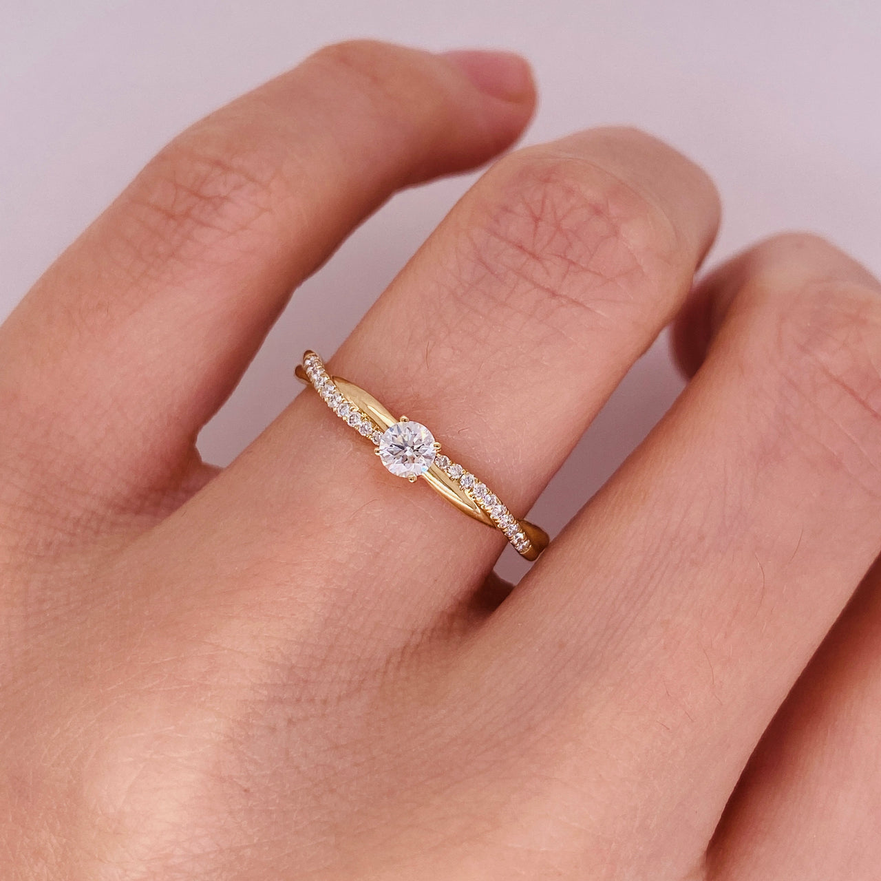 Anillo Oro 14k - Trenzado con Diamante Natural 0.20 CTW
