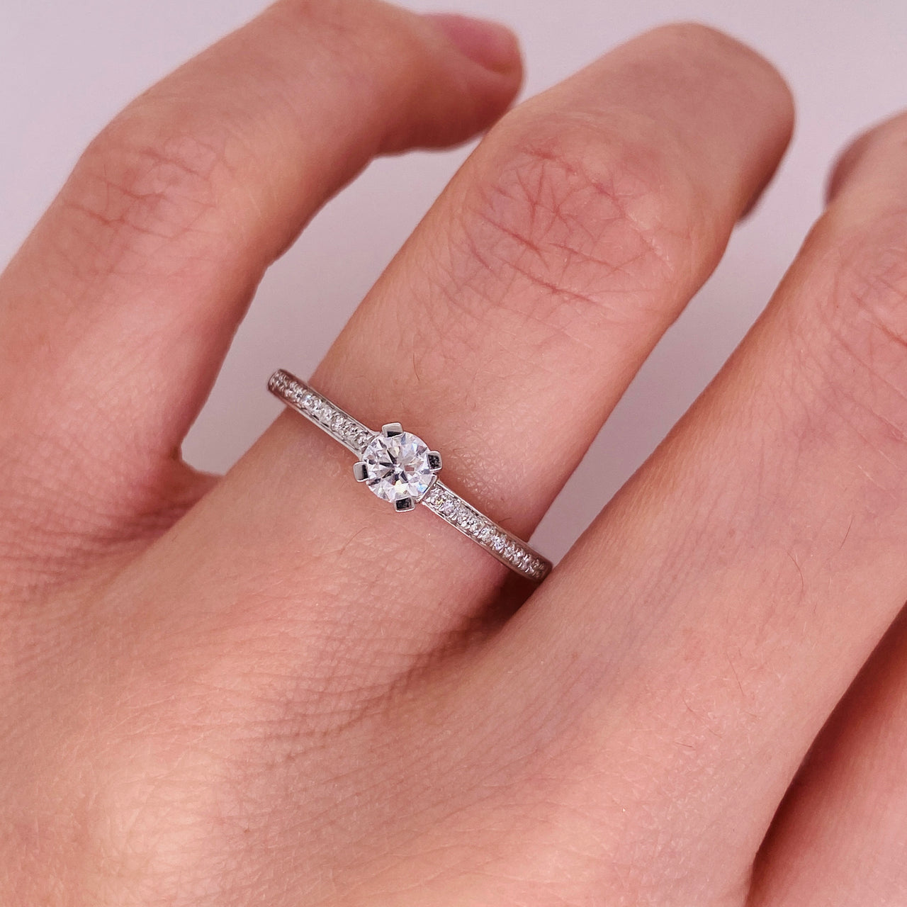 Anillo Oro Blanco 14k - Pavé con Diamante Natural 0.33 CTW