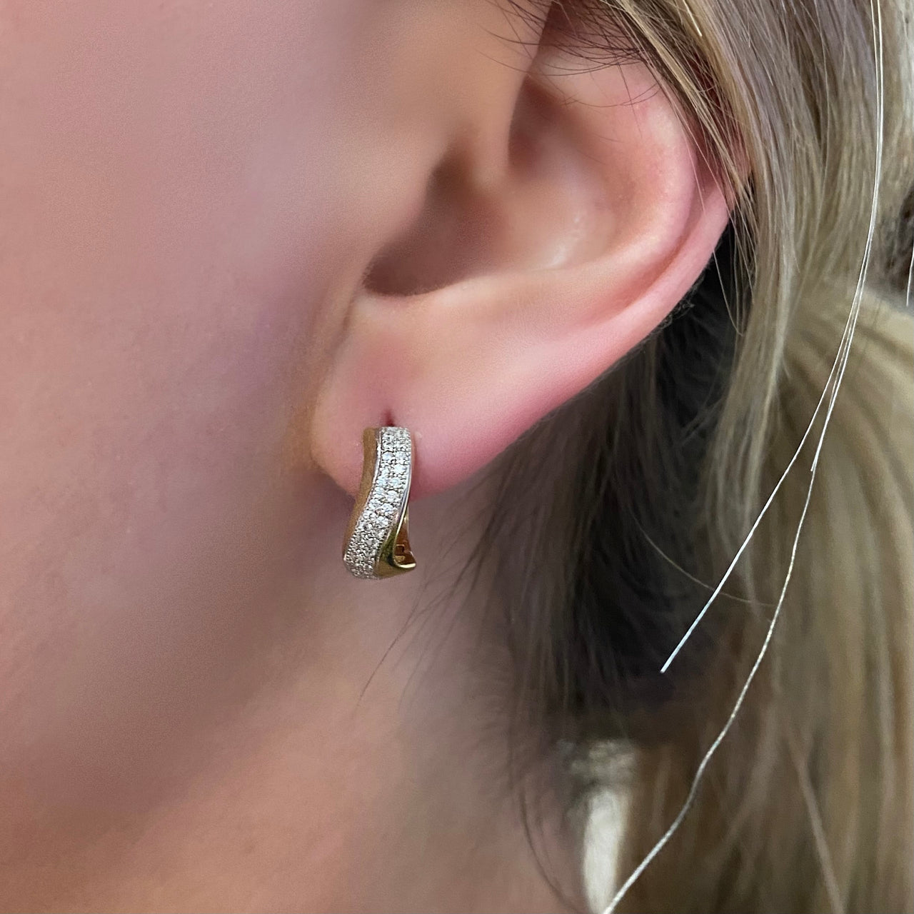 Juego Oro 10k, Anillo y Aretes Chuurumbela con Zirconias, Oro 10k