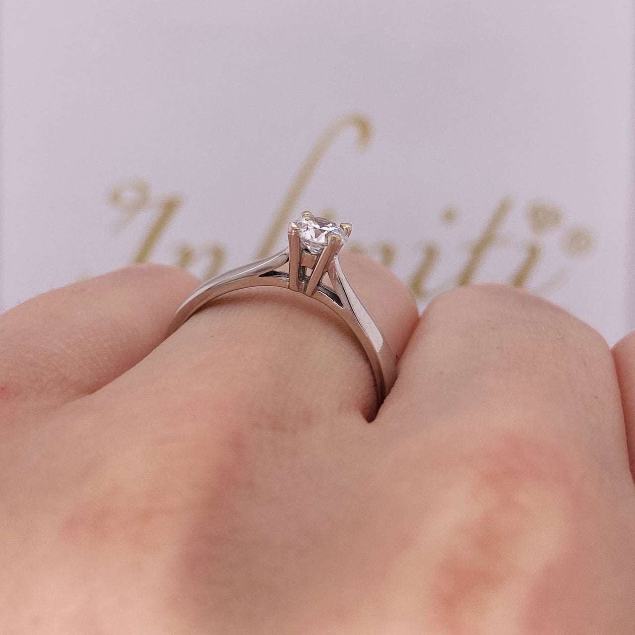Laria - Anillo de Compromiso Diamante 30 Puntos Oro 14k
