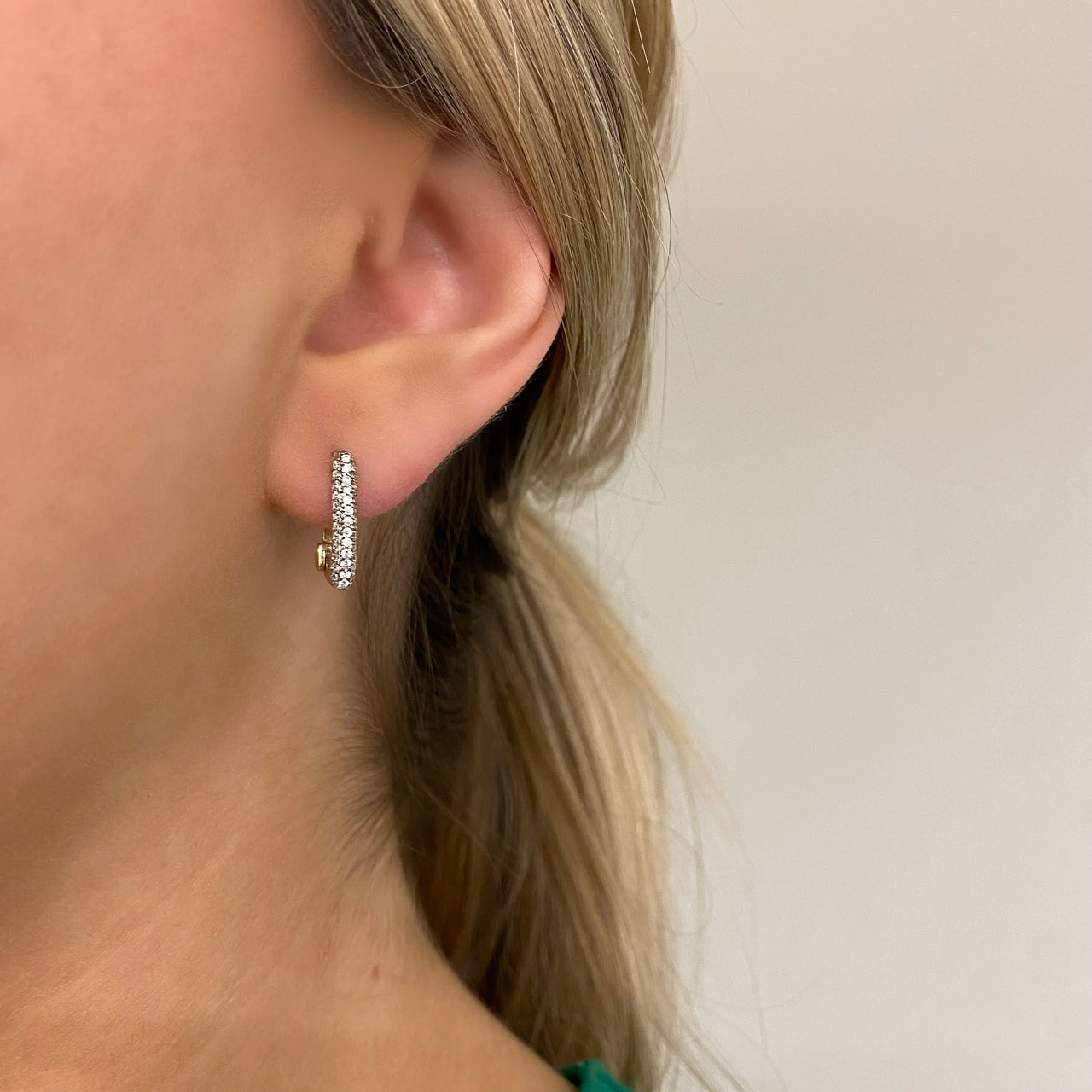 Juego Oro 10k, Anillo y Aretes Chuurumbela con Zirconias, Oro 10k