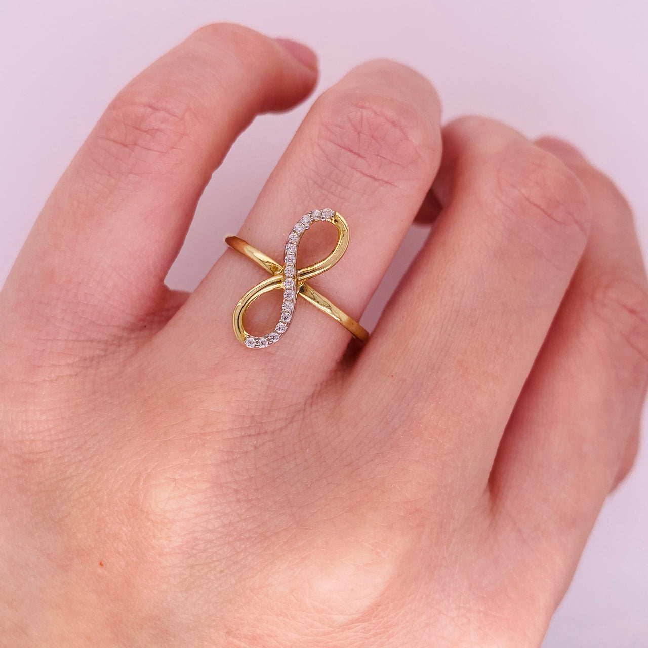 Juego Oro 10k, Anillo y Aretes Infinito con Zirconias, Oro 10k