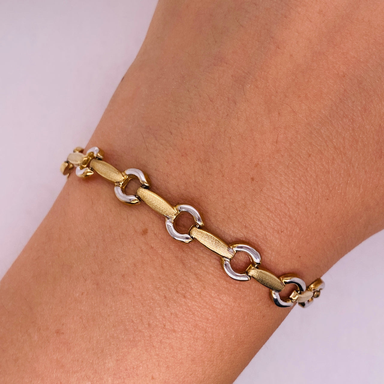 Pulsera Oro 10k - Largo 18 cm, Ancho 7 mm