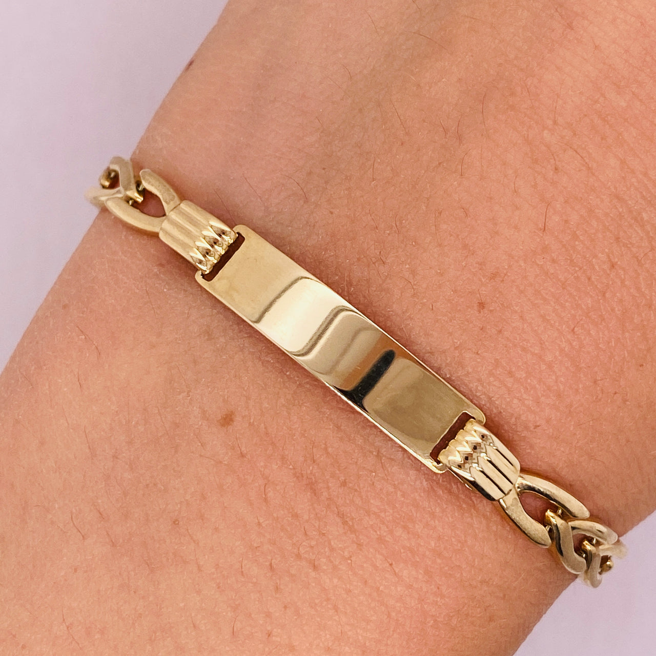 Esclava Oro 10k, Forma V, 14.5 cm Largo, Ancho 6 mm