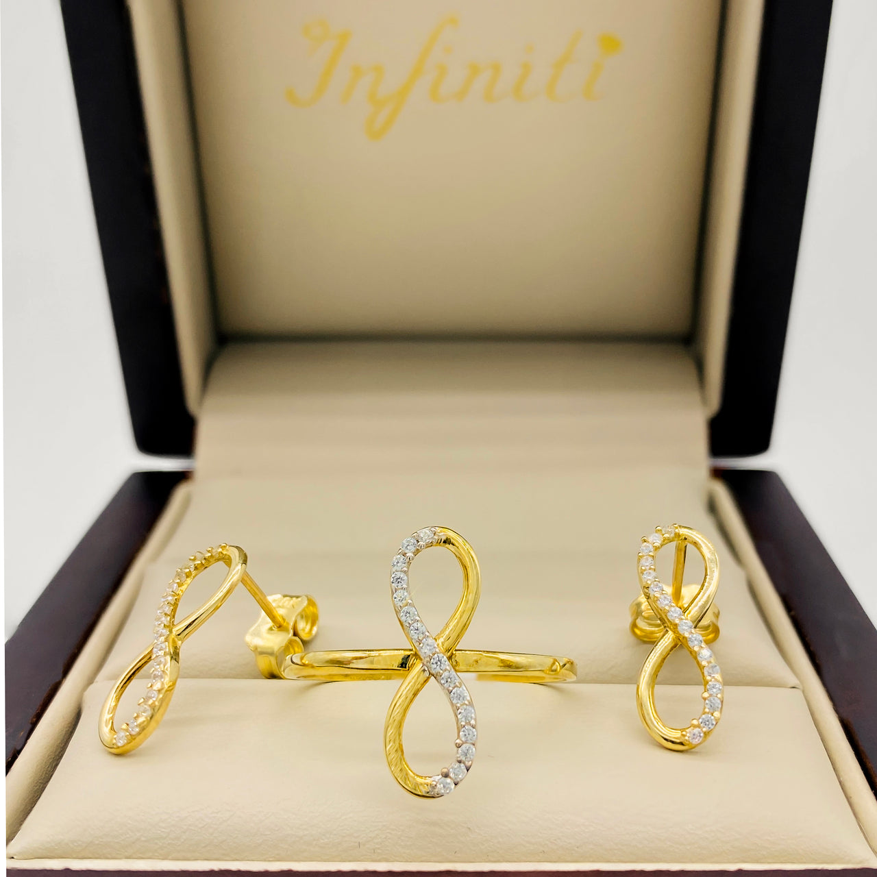 Juego Oro 10k, Anillo y Aretes Infinito con Zirconias, Oro 10k