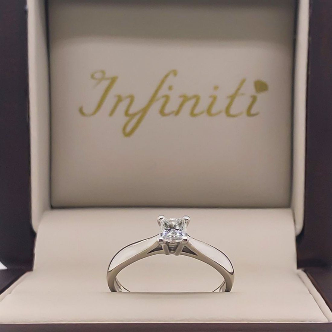 Anillo Oro Blanco 14k, Diamante Natural Corte Princesa de 28 Puntos - Infiniti Joyas