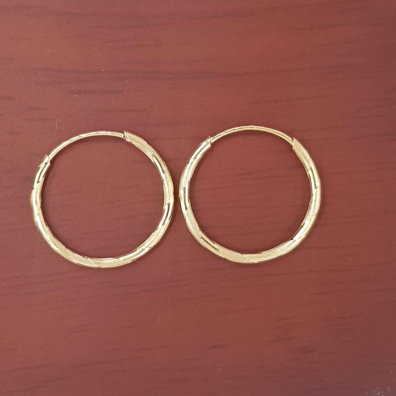 Arracada Tubo Diamantado, 1.6 cm Diámetro,  Oro 14k - Infiniti Joyas