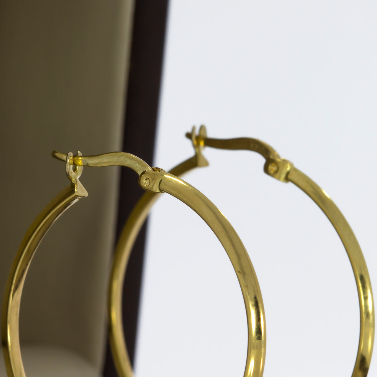 Arracada Oro 14k - Tubo Triangular Liso 2.3 cm Diámetro
