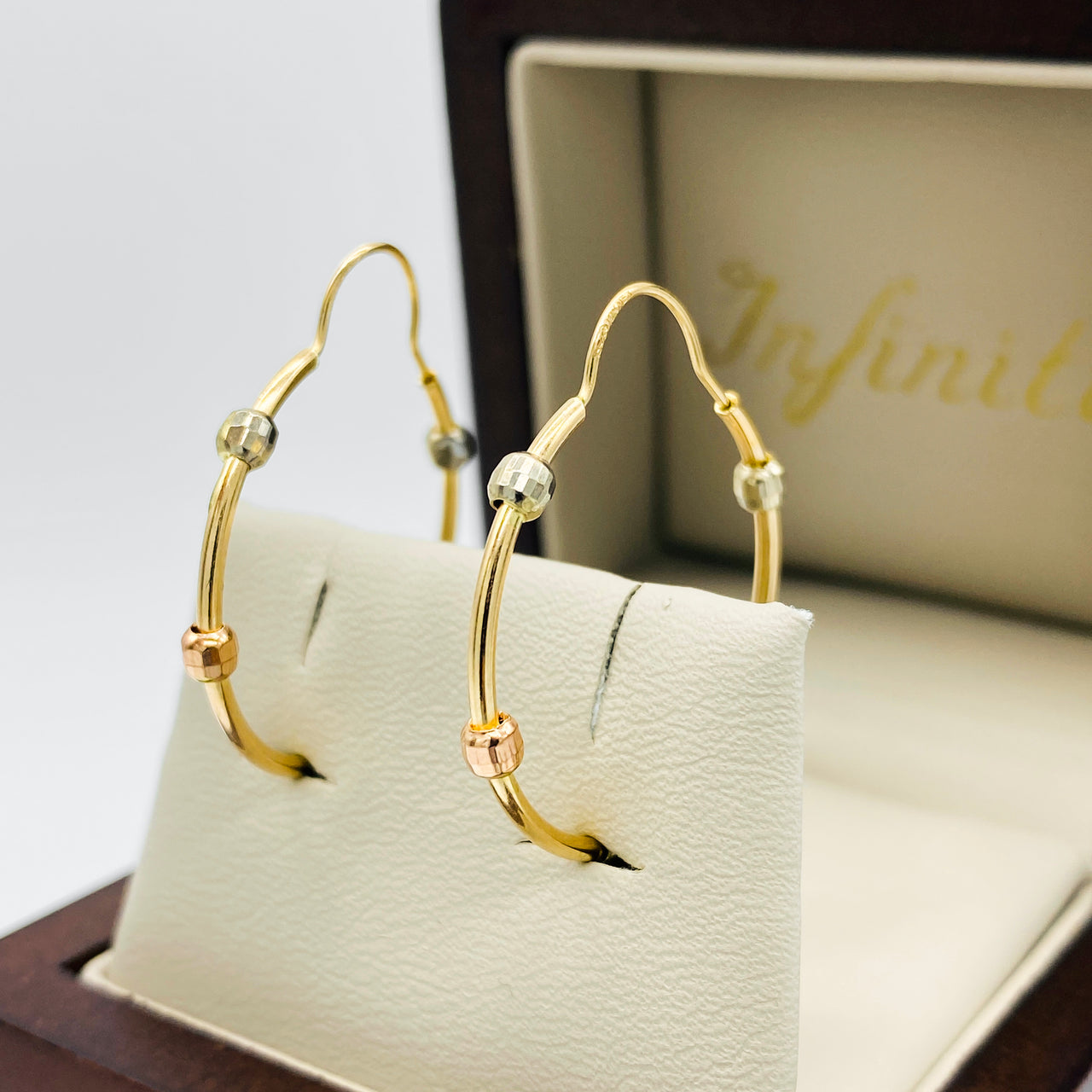 Aretes Oro 10k - Tubo con Bolitas Florentino, 2.5 cm Diámetro