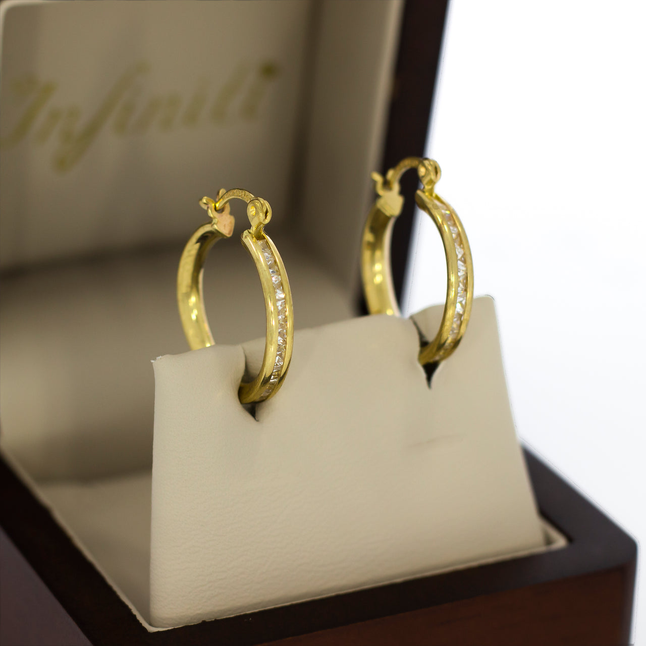 Arracada Oro 10k - Zirconia Estilo Princesa, 1.8 cm Diámetro