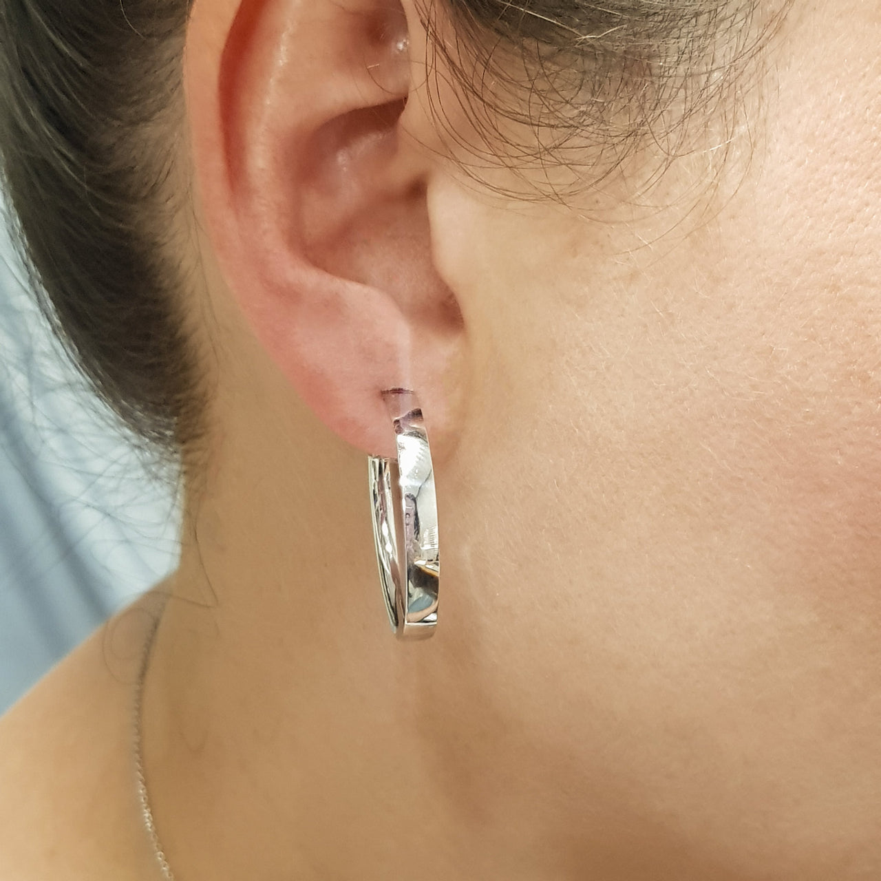 Arracada Tubo Lisa 3 cm Diámetro, Ancho 4 mm, Oro Blanco 10k - Infiniti Joyas