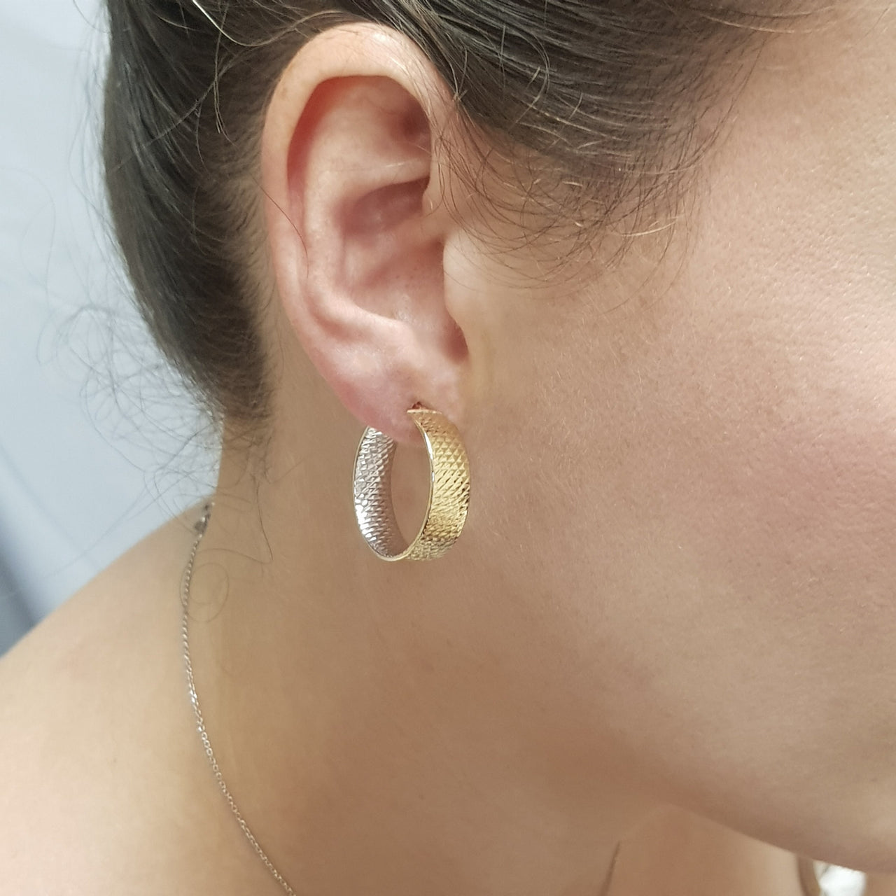 Arracada Diamantada 2.4 cm de Diámetro, Ancho 7 mm, Oro 10k - Infiniti Joyas