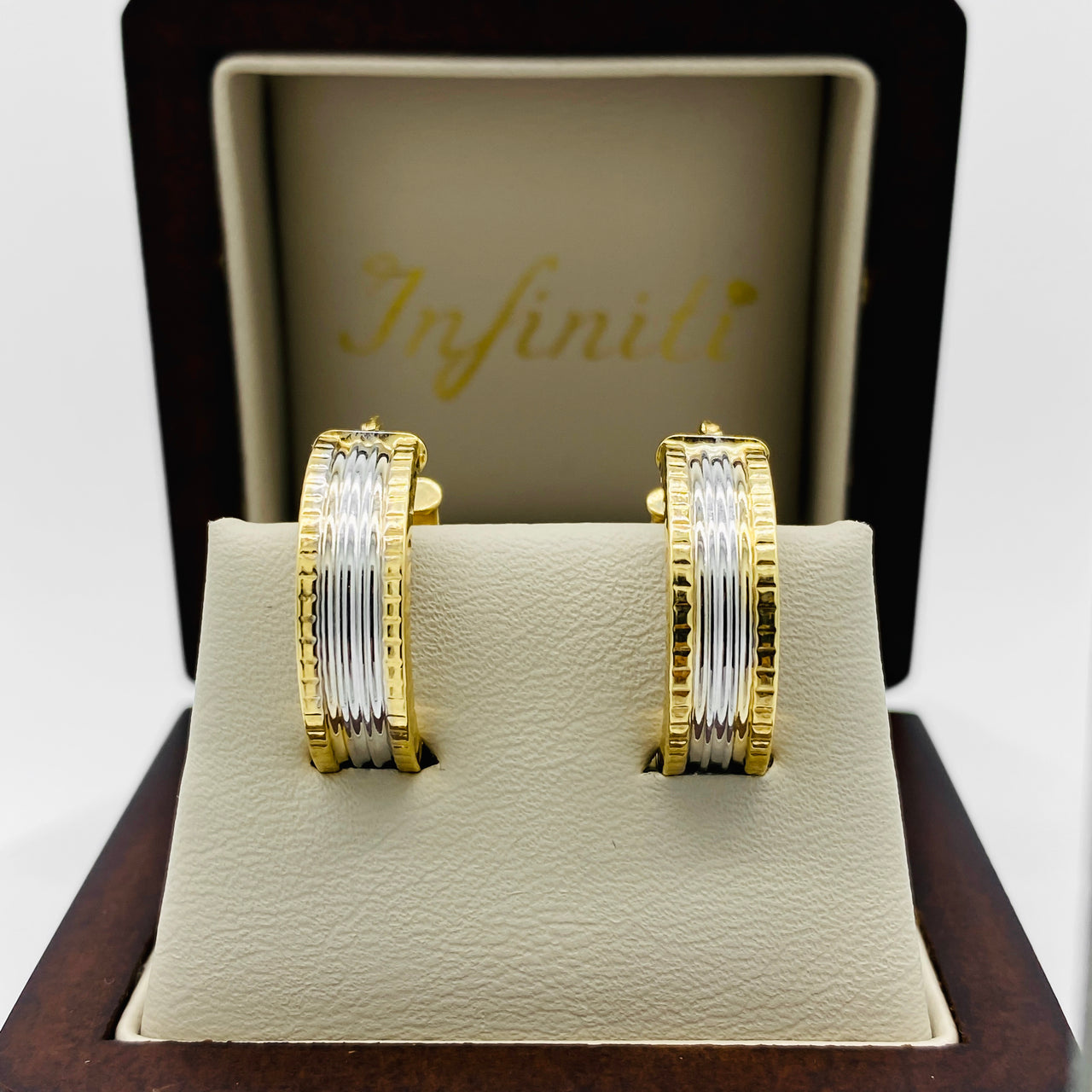 Arracada Diamantada 2 cm de Diámetro, Ancho 6 mm, Oro 10k