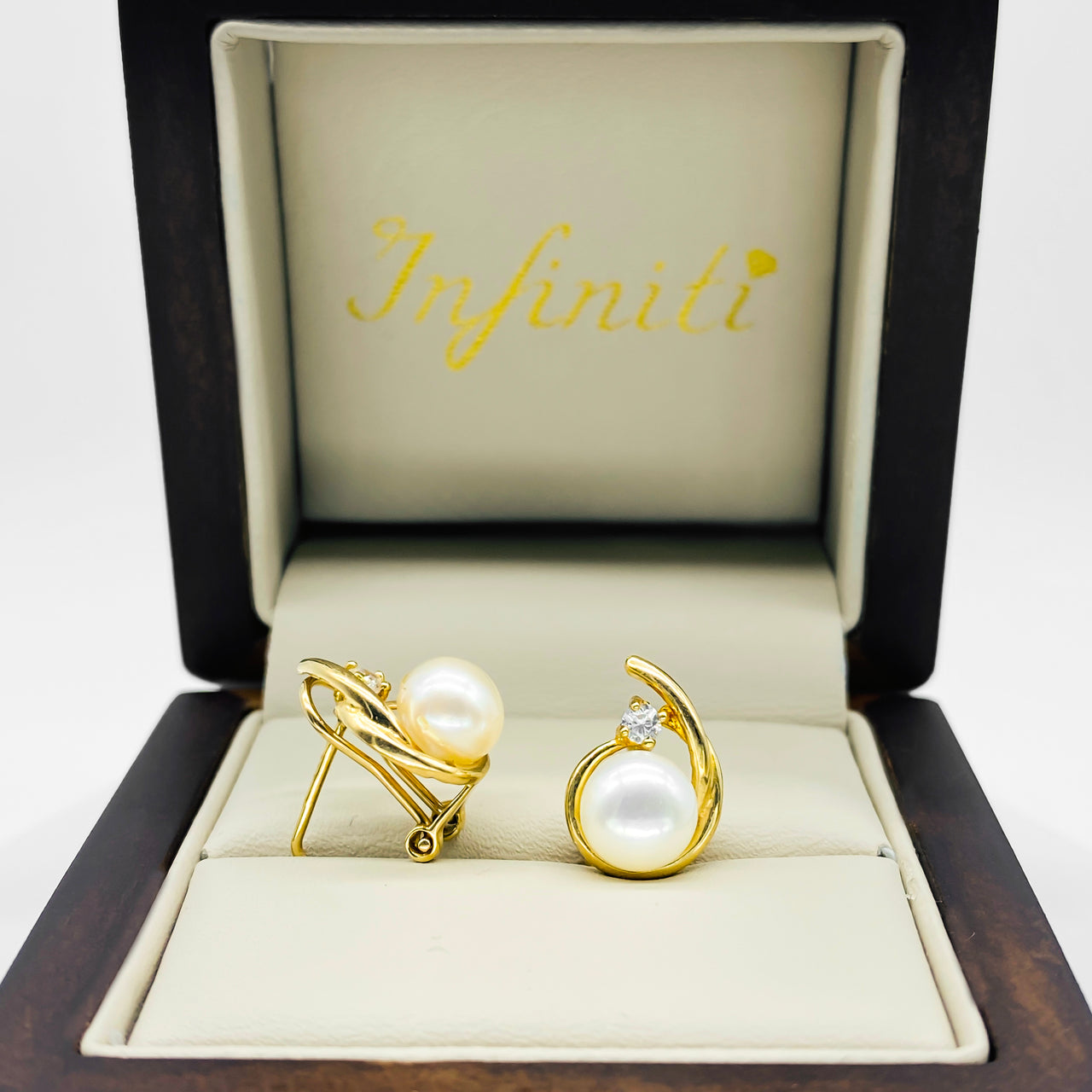 Aretes Oro 10k, Perla con Zirconia, 1.5 cm de alto, Ancho 10 mm, Oro 10k