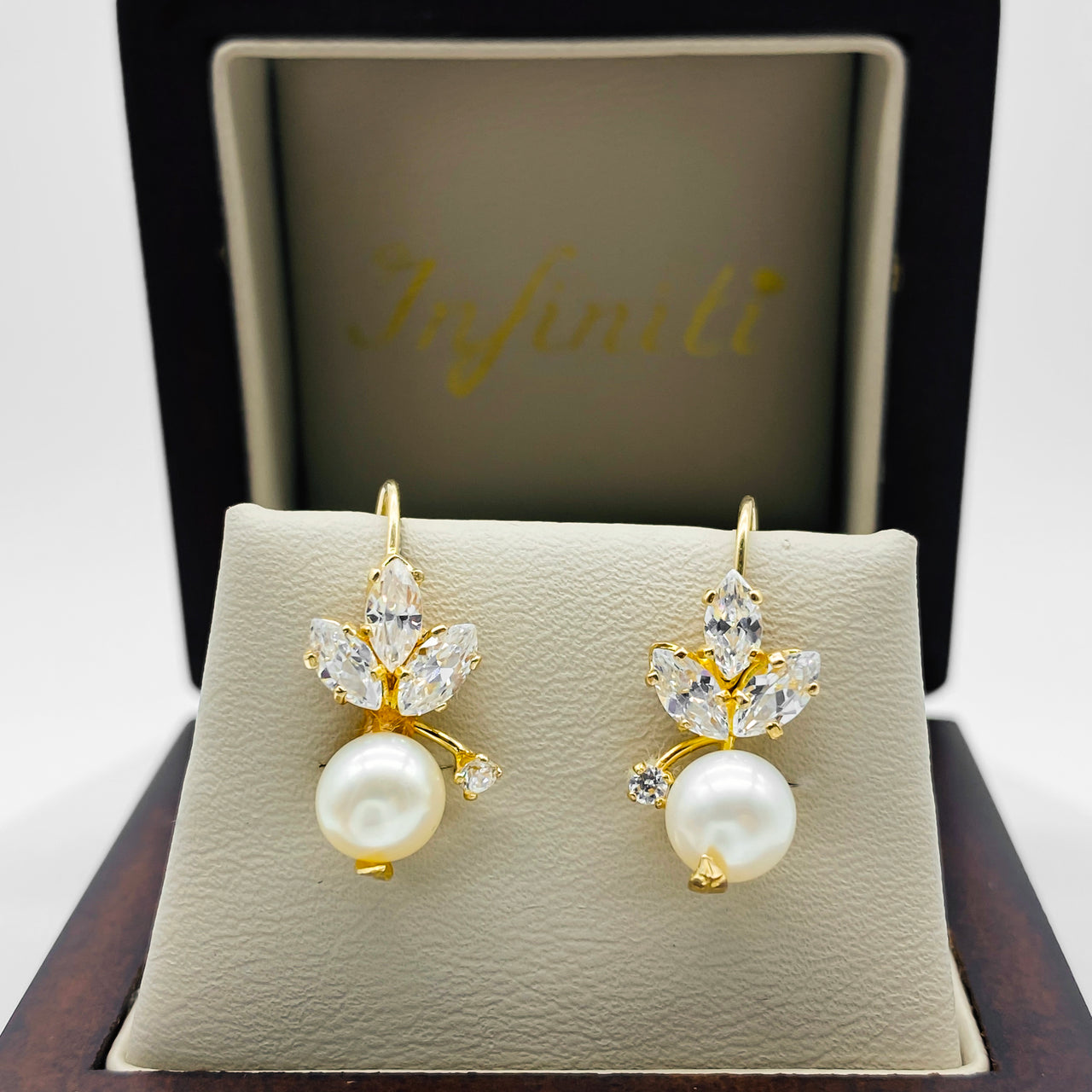 Aretes Oro 10k, Perla con Zirconia Marquiz, 1.7 cm de alto, Ancho 8 mm, Oro 10k