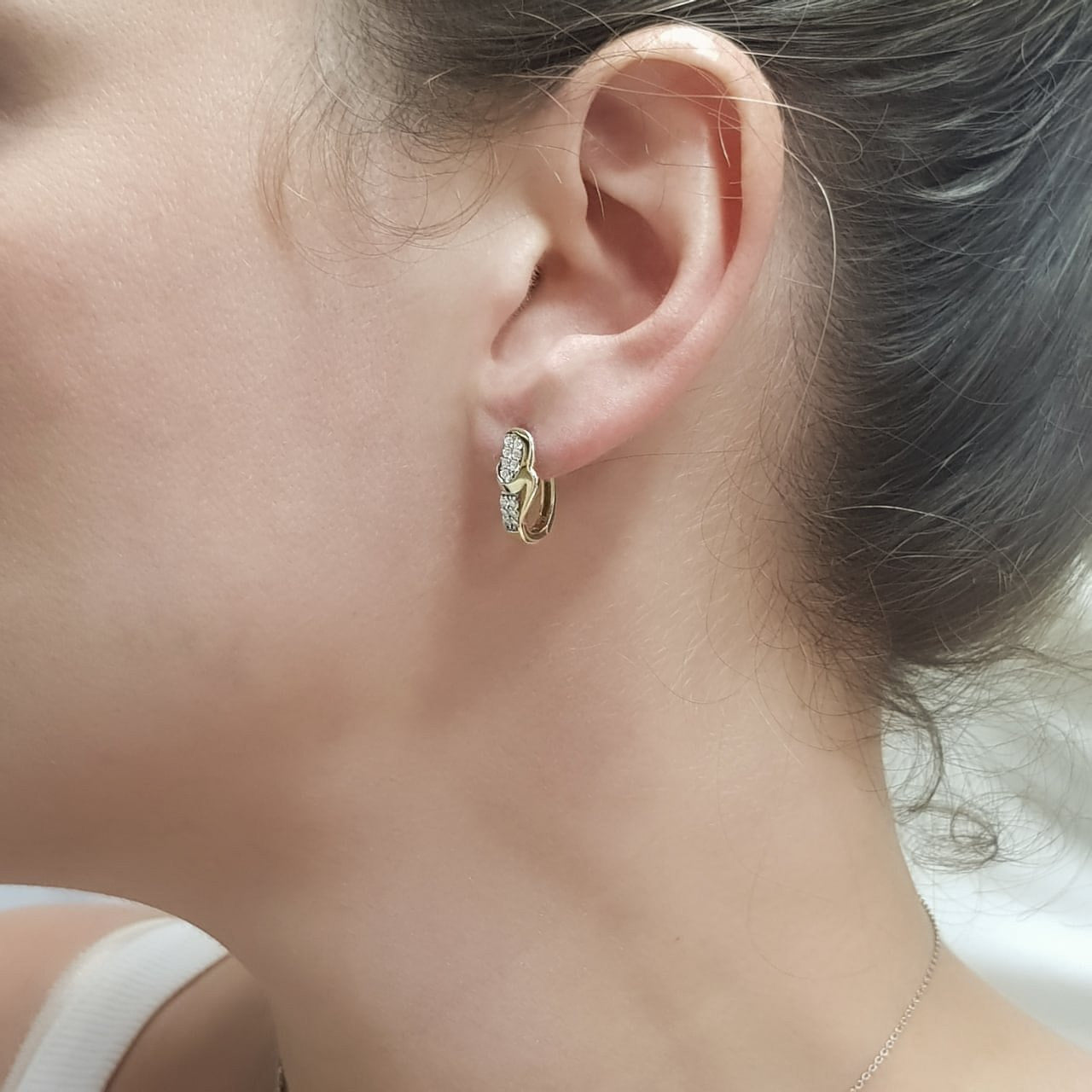 Arracadas Oro 10k, con Zirconias, 1.5 cm alto, Ancho 6 mm - Infiniti Joyas