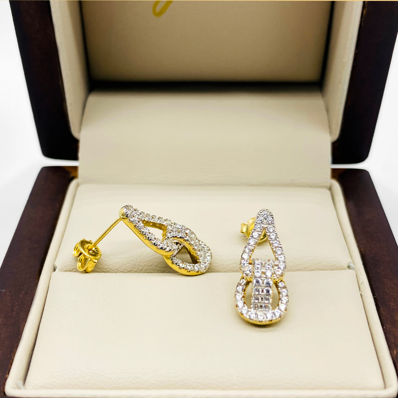 Aretes Oro 10k con Zirconias.